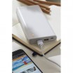 Plastov&aacute; powerbanka s kapacitou 20 000 mAh, b&iacute;l&aacute;